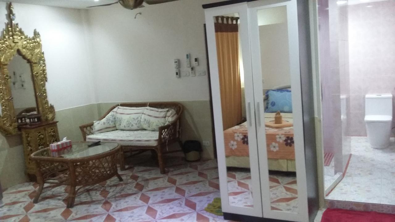 Jasmin Guest House Pattaya Buitenkant foto