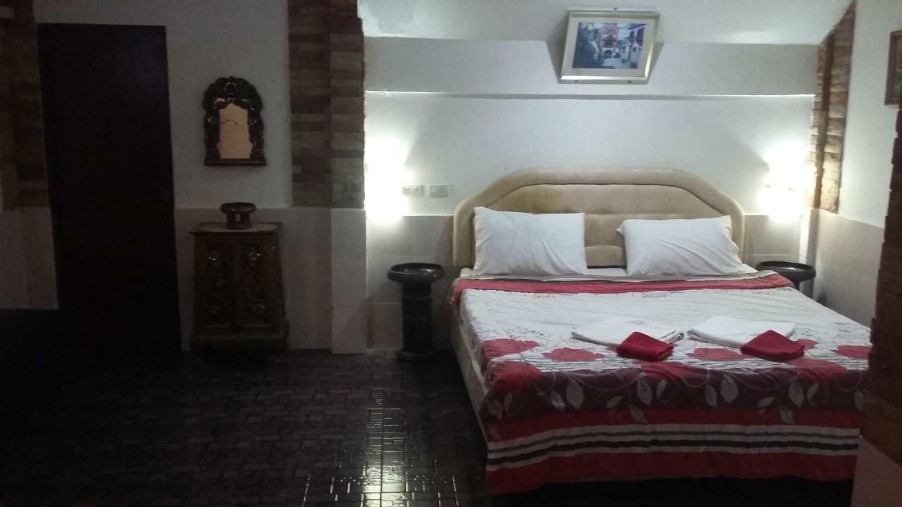 Jasmin Guest House Pattaya Buitenkant foto
